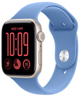 Apple Watch SE 3，星光色鋁金屬錶殼，配搭野花藍色 (粉藍色) 運動錶帶，配以收入式鈕扣 (銀色鈕扣)，機身右側有數碼錶冠、咪高風、側邊按鈕
