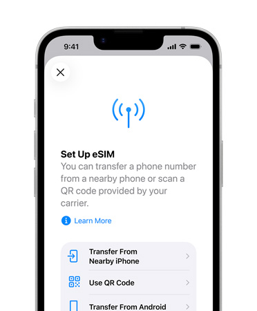 iPhone 17e, pohled zepředu, ukázka použití funkce Nastavit eSIM pro přenos telefonního čísla z blízkého mobilu nebo pomocí QR kódu